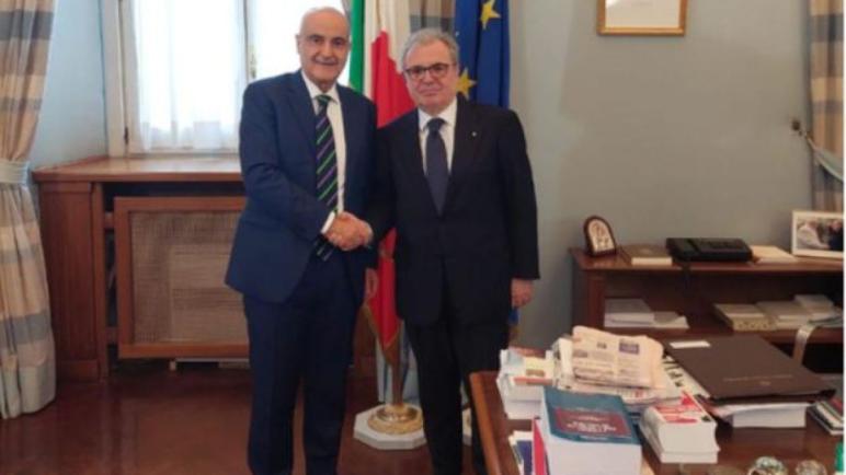 سفير الجزائر في روما يلتقي وزير الداخلية الإيطالي.