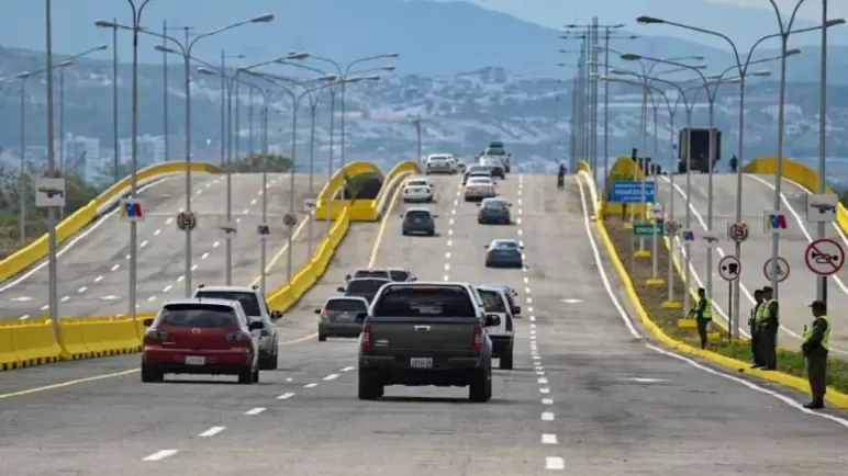 كولومبيا و فنزويلا تفتتحان جسرا رئيسيا ظل مغلقا لسبع سنوات