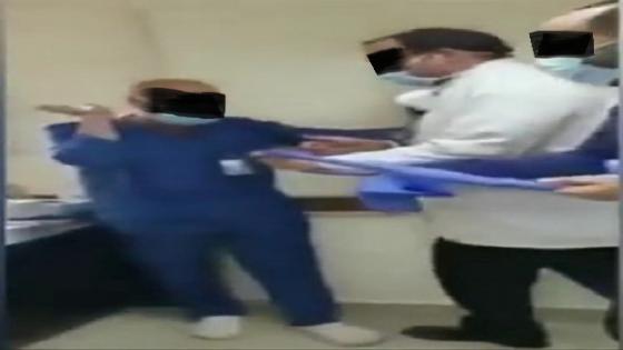 غضب واسع في الشارع المصري على إثر فيديو متداول … طبيب يجبر ممرضا على السجود لكلبه