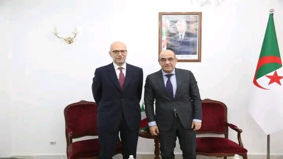 وزير النقل يتباحث مع سفير إيطاليا بالجزائر