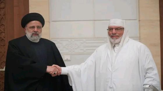 الرئيس الإيراني في زيارة للمسجد الأعظم