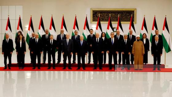 الحكومة الفلسطينية الجديدة تؤدي اليمين الدستورية أمام الرئيس الفلسطيني