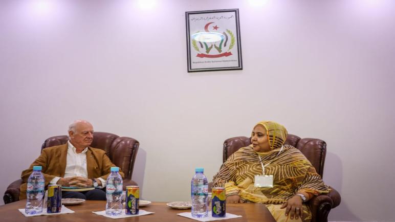 المبعوث الشخصي للأمين العام للأمم المتحدة إلى الصحراء الغربية يلتقي بوفد يمثل النساء الصحراويات.