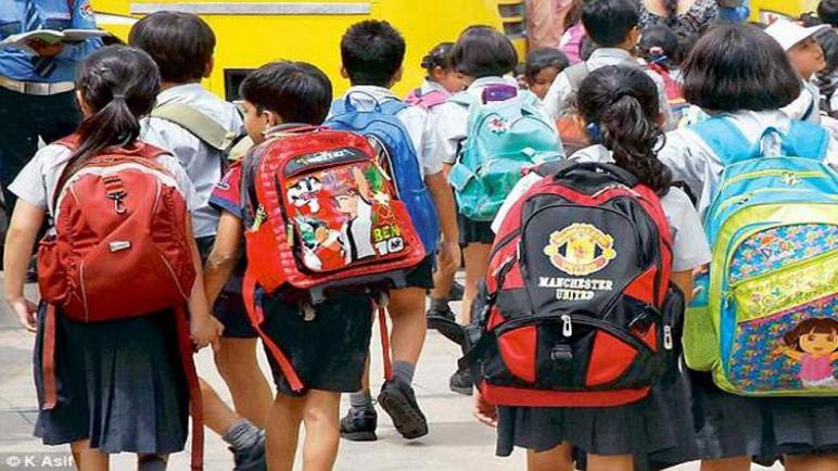 وزير التربية الوطنية يكشف عن عزم مصالحه تخفيف حجم المحفظة المدرسية عبر إجراءات نهائية واضحة