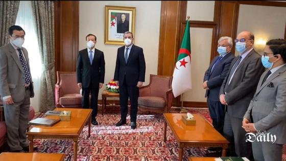 الوزير الأول جراد يستقبل السفير الصيني بالجزائر