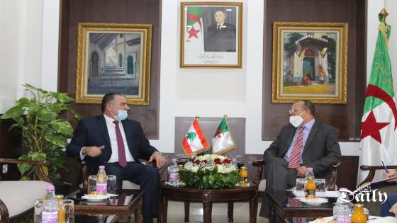 وزير السكن يستقبل السفير اللبناني بالجزائر