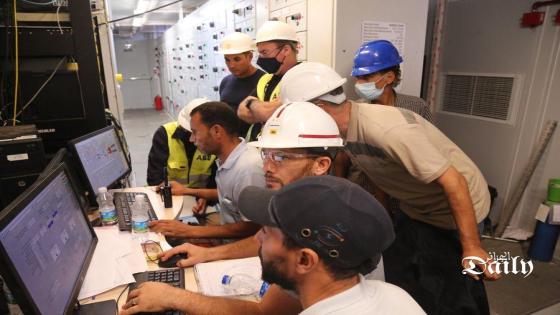 التقنيون الجزائريون ينجحون في إصلاح العطب بمحطة الكهرباء بطرابلس