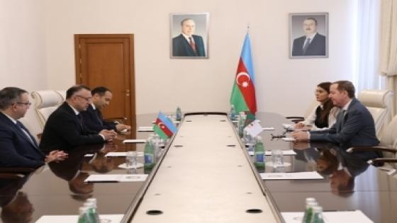 الجزائر وأذربيجان تتبحثان سبل تطوير العلاقات في مجال الأدوية.