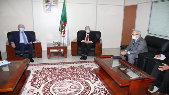 شيتور يتباحث مع سفير فرنسا بالجزائر حول فرص التعاون والشراكة في مجالات الطاقات المتجددة واقتصاد الطاقة.