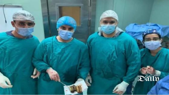 في واقعة غريبة.. فريق طبي مصري يستخرج 6500 جنيه من بطن مريض