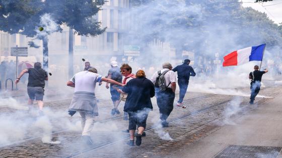 ‏احتجاجات في ‎فرنسا ضد اعتماد البطاقة الصحية لكورونا لدخول الأماكن المغلقة