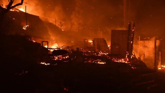 ‏حريق ضخم يلتهم مخيماً للمهاجرين في جزيرة ساموس اليونانية