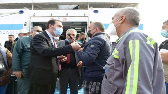 وفد برلماني يقوم بزيارة لميناء الجزائر بعد إعادة فتح خطوط النقل البحري