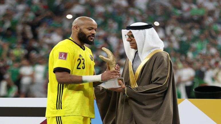 مبولحي يتوج أحسن حارس في بطولة كأس العرب