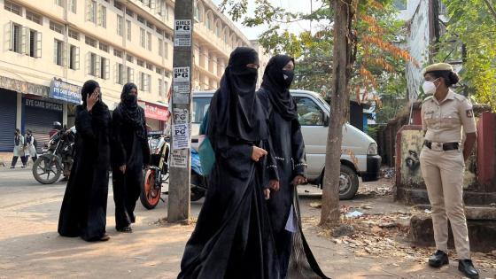 محكمة هندية تؤيد حظر الحجاب في المدارس