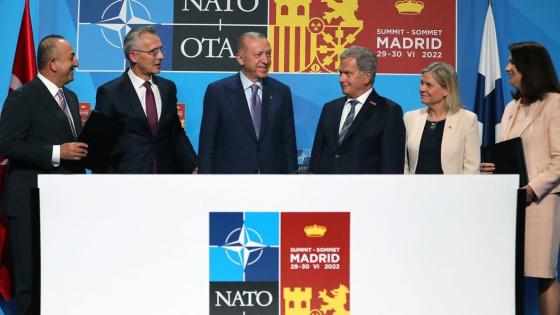 تركيا تغير موقفها و توافق على انضمام السويد و فنلدا إلى الناتو