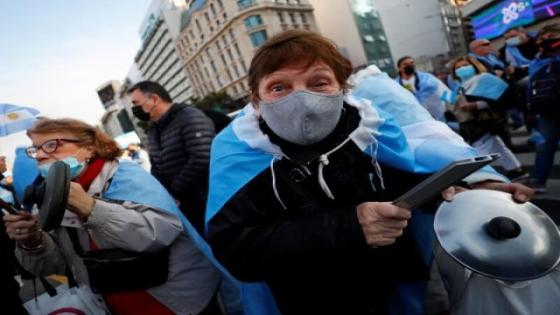 احتجاجات أمام القصر الرئاسي بالأرجنتين بسبب التضخم المرتفع