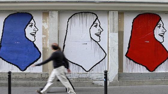 لجنة أممية : فرنسا انتهكت معاهدة دولية بمنعها متدربة بوضع الحجاب بمدرسة عمومية