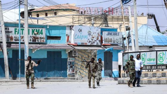 الصومال: 21 قتيلا وعشرات المصابين في هجوم على فندق