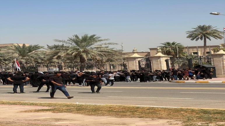 اشتباكات داخل قاعات القصر الجمهوري وحظر تجول شامل في بغداد