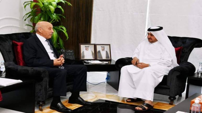 سفير الجزائر بالدوحة يبحث مع رئيس مجلس إدارة غرفة قطر مزايا قانون الاستثمار الجديد.