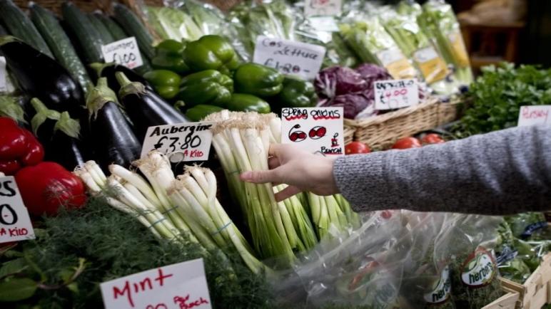 بريطانيا: أسعار المواد الغذائية تقفز إلى أعلى مستوى منذ 2005
