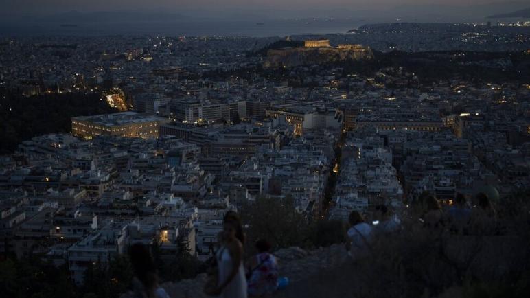 الحكومة اليونانية تخفض استخدام الطاقة في القطاع العام بنسبة 10٪