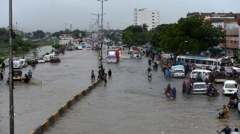 باكستان : ارتفاع حصيلة ضحايا الفيضانات في إلى 1391 قتيلا