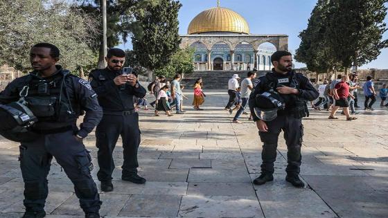 استشهاد فلسطيني وإصابة ثلاثة آخرين برصاص قوات الاحتلال ،ومستوطنون يقتحمون المسجد الأقصى