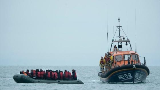 فرنسا : انقاذ قرابة 360 مهاجرا حاولوا عبور قناة المانش