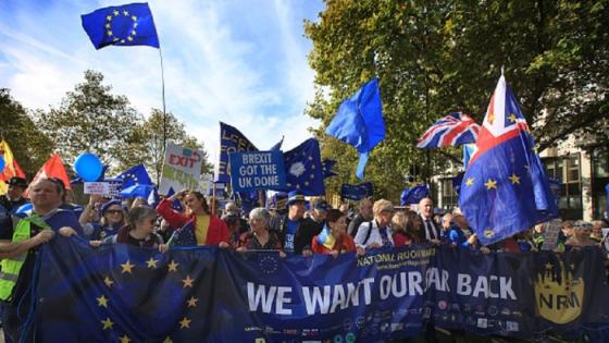 آلاف المتظاهرين في بريطانيا يطالبون بالعودة للاتحاد الأوروبي