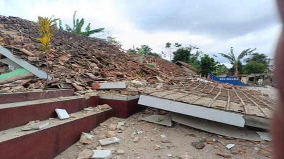 56 قتيل وأكثر من 700 جريح في زلزال ضرب جزيرة جاوة الأندونيسية