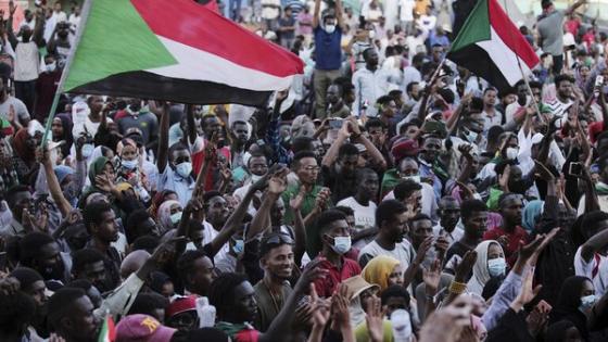 السودان: توقيع اتفاق إطاري بين الجيش و المعارضة للانتقال السياسي