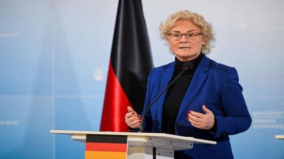ساسة ألمان يطالبون بإقالة وزيرة الدفاع بعد فضيحة جديدة