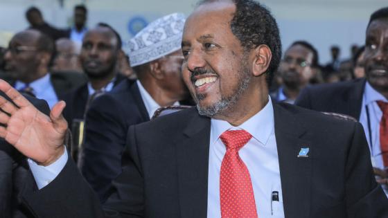 الرئيس الصومالي يعلن اكتمال تحرير إقليمين من قبضة حركة الشباب الإرهابية