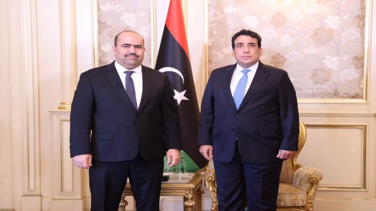 سفير الجزائر في ليبيا يجتمع مع رئيس المجلس الرئاسي الليبي محمد المنفي.
