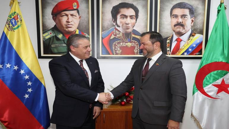وزير الخارجية الفينزويلي يستقبل السفير الجزائري