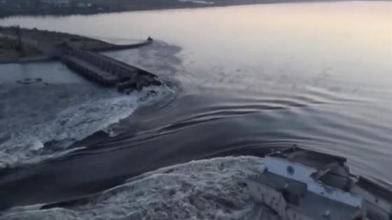 تفجير سد نوفا كاخوفكا في خيرسون.. المياه تغمر المنطقة وبدء عمليات الإجلاء