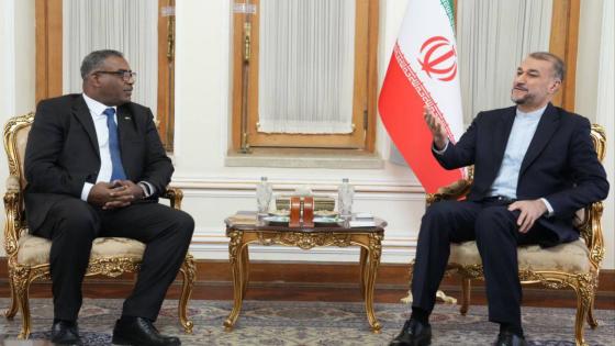 مباحثات بين وزير الخارجية الإيراني و نائب رئيس البرلمان الجزائري بطهران
