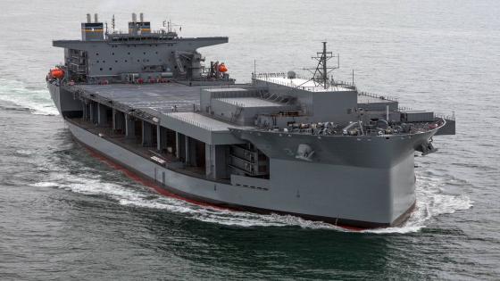 استهداف سفينة حربية أمريكية في خليج عدن