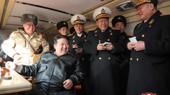 الزعيم الكوري الشمالي يقود اختبارا لنوع جديد من الصواريخ المضادة للسفن