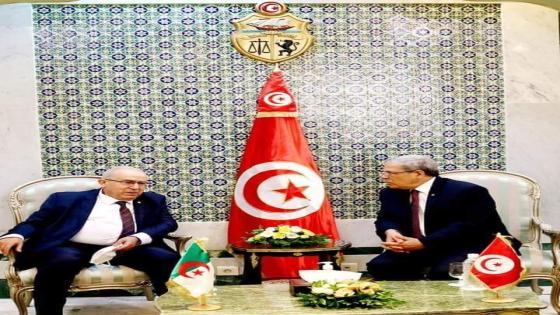 لعمامرة يُستقبل من طرف نظيره التونسي