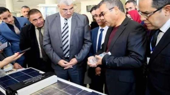 باحثون جزائريون يبتكرون تقنية جديدة لتنظيف الألواح الشمسية