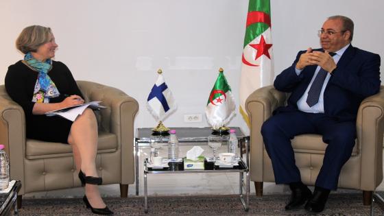 بحث سبل تعزيز التعاون الصناعي بين الجزائر وفنلندا