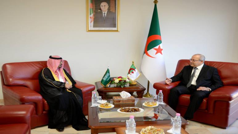 وزير الإتصال يستقبل السفير السعودي بالجزائر