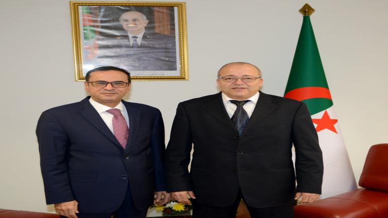 وزير الإتصال يستقبل السفير الأردني بالجزائر