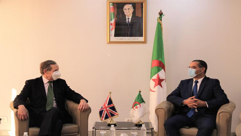 بحث تعزيز التعاون الصناعي بين الجزائر والمملكة المتحدة