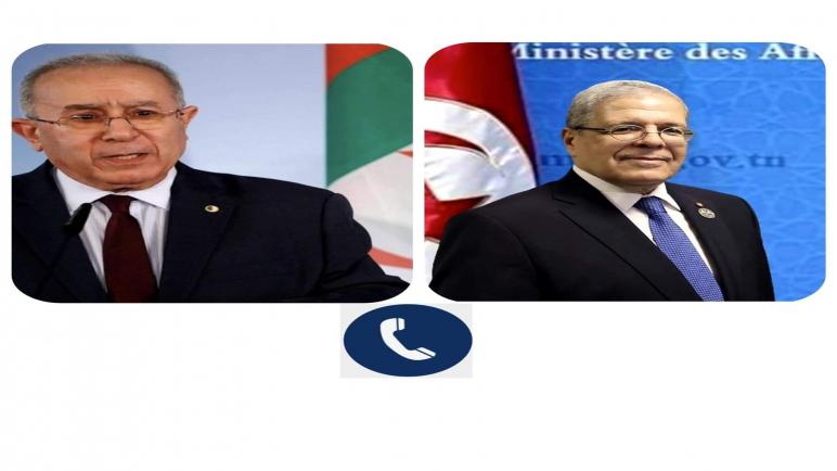 لعمامرة يجري اتصالا هاتفيا مع نظيره التونسي