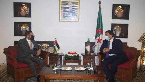 وزير السياحة يبحث مع السفير الأردني سبل تعزيز التعاون الثنائي في مجال السياحة