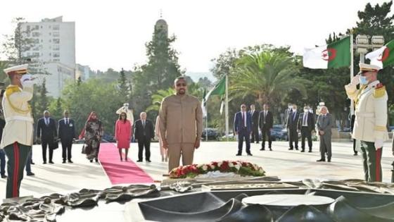 رئيس الوزراء الاثيوبي يضع إكليلا من الزهور أمام النصب التذكاري المخلد لشهداء الثورة التحريرية